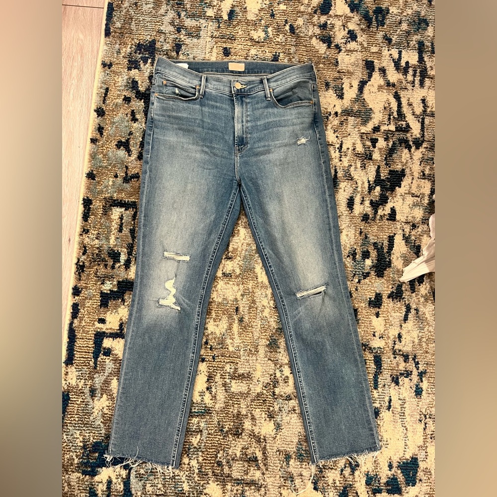 Size 32 MOTHER mid rise dazzler ankle fray